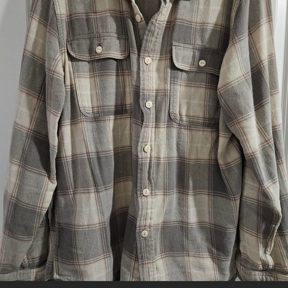 Frye And Co. Men's Casual Plaid Shirt in Gray and Cream - Picture 3 of 4